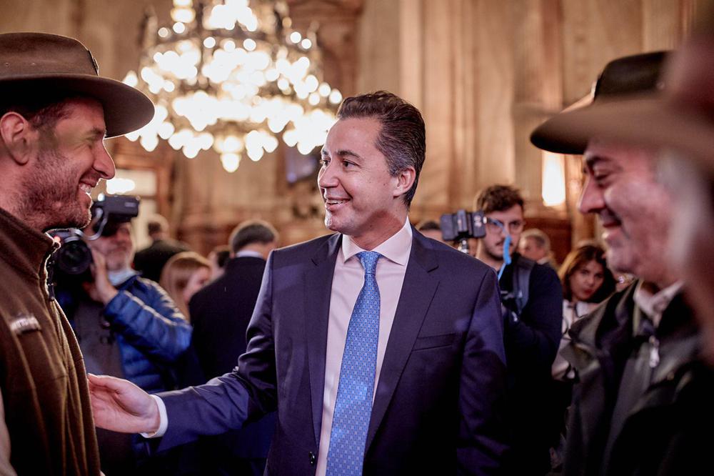 a52df21d-31e7-46dd-a075-2f2647fb9db7