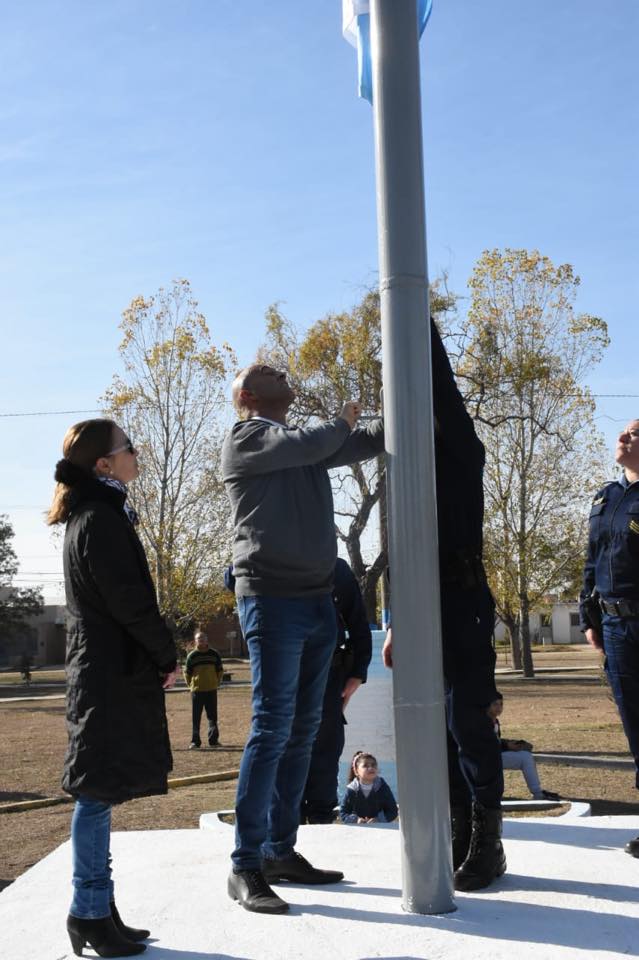 35850769_774517752672232_8803115061808726016_n