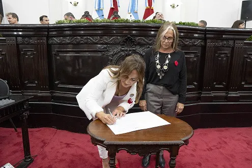 Firma-de-convenio-en-sesión3