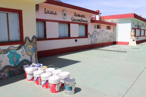 Nucleoeléctrica continúa con el programa Me Gusta Mi Escuela y entrega pintura a instituciones vecinas a La Central Nuclear Embalse