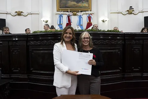 Firma-de-convenio-en-sesión4