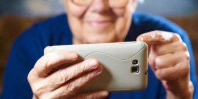 smartphone_aabuela-e1493428304620