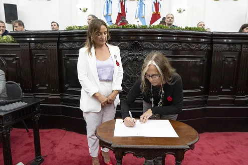 Firma-de-convenio-en-sesión2