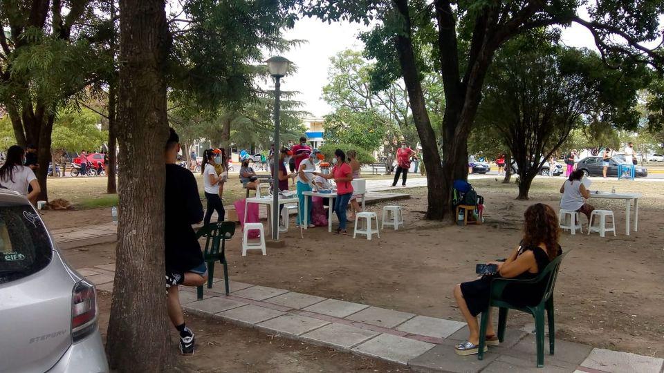 LOCALES Filas hisopados