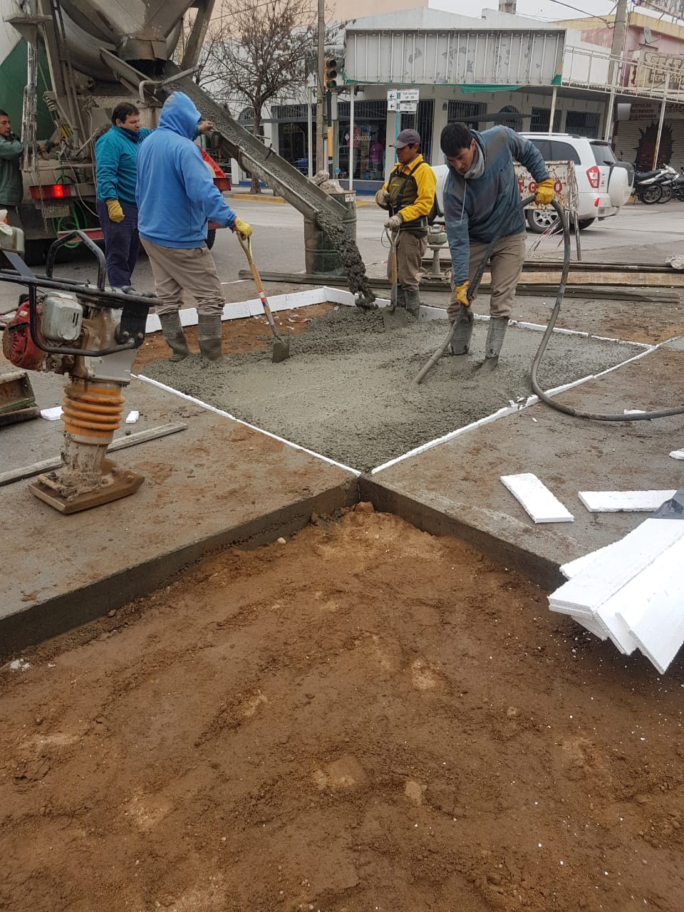 Parches de hormigon en calle velez sarfield y bolivar