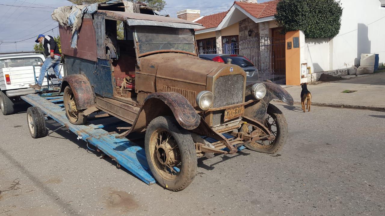 LOCALES-AUTO ANTIGUO