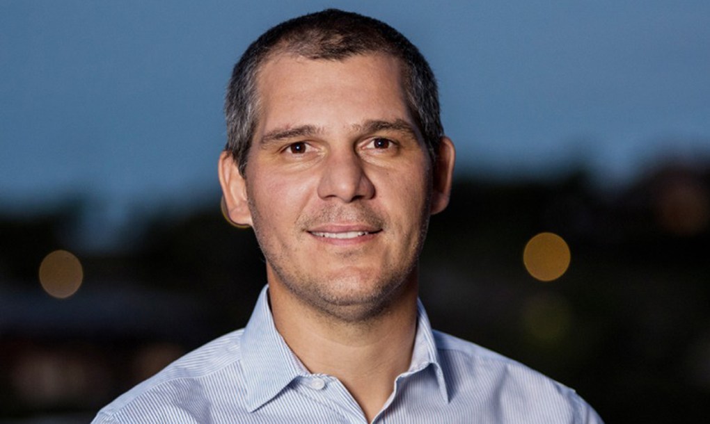 Tomás-Institucional