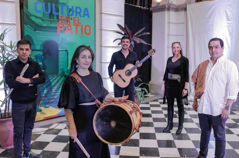 18-a-las-21-Cultura-en-el-Patio-Bustos-el-escondido