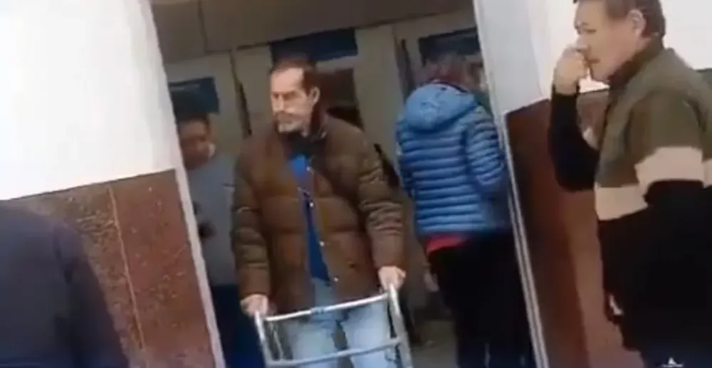 HOMBRE ESCRACHADO
