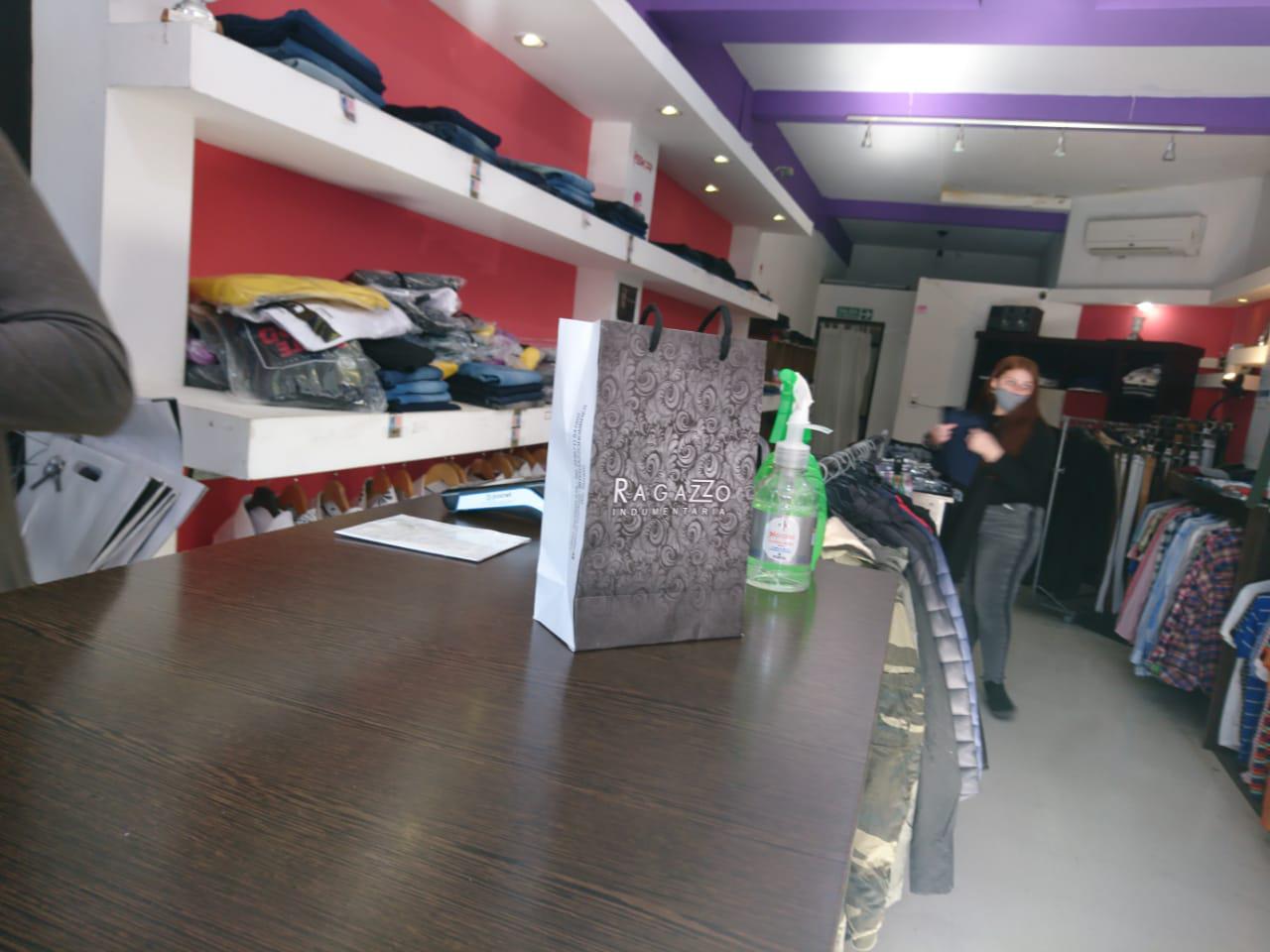 LOCALES - Indumentaria