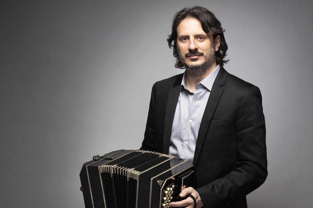 multimedia.normal.bfd9404258461196.4152544553204a617572656e615f6e6f726d616c2e6a7067