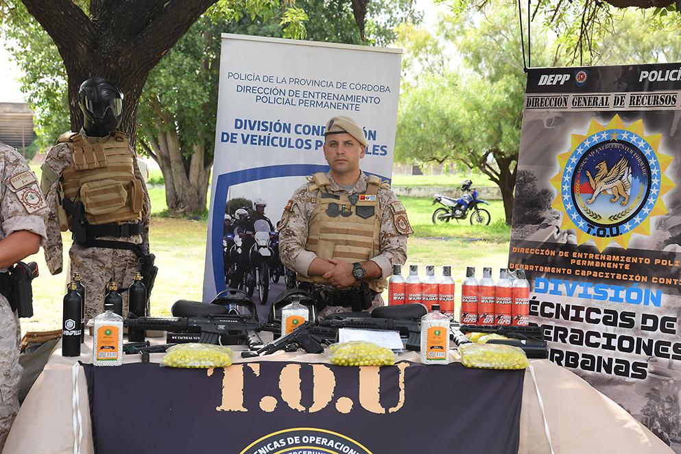 Capacitacion-sobre-Armas-No-Letales_1499