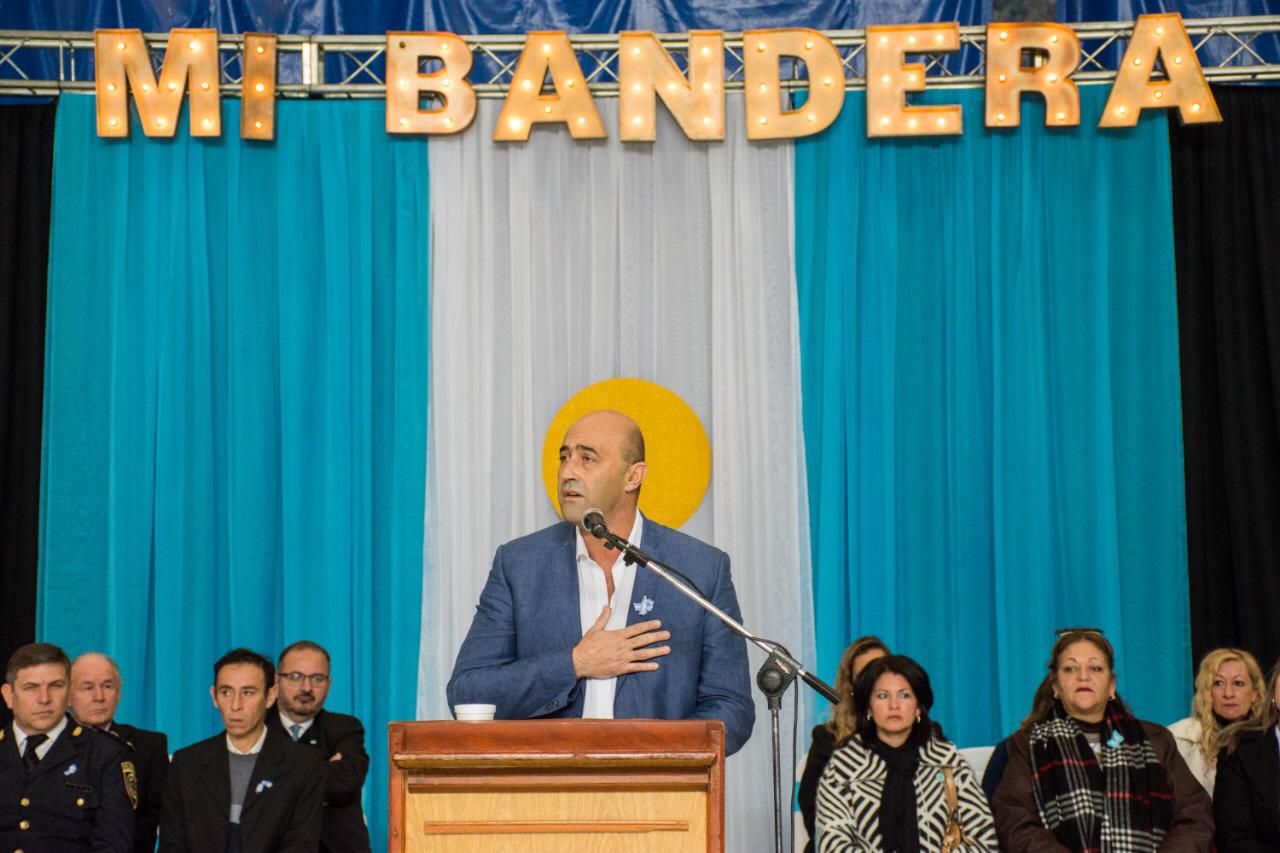 Alumnos de todas las escuelas hicieron la promesa a la bandera