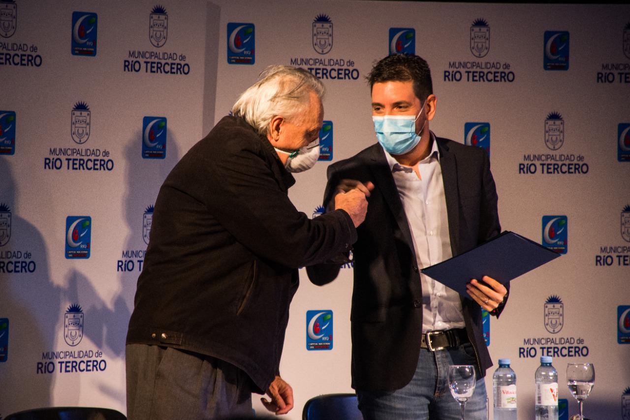 LOCALES-FERRER CON BADINO