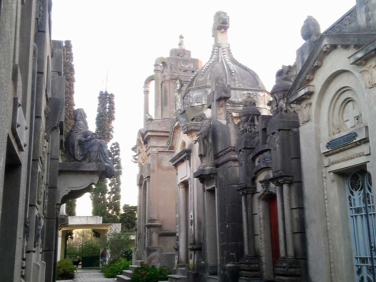 LOCALES Cementerio