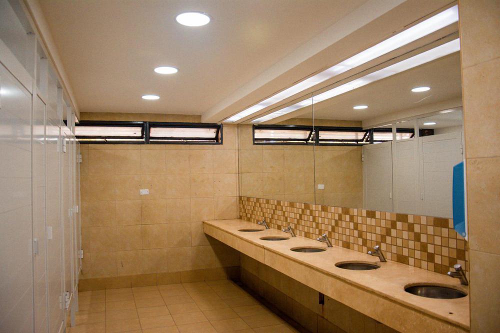 LOCALES Baños
