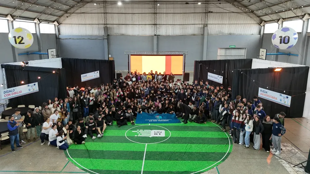 UNIVERSITAR8