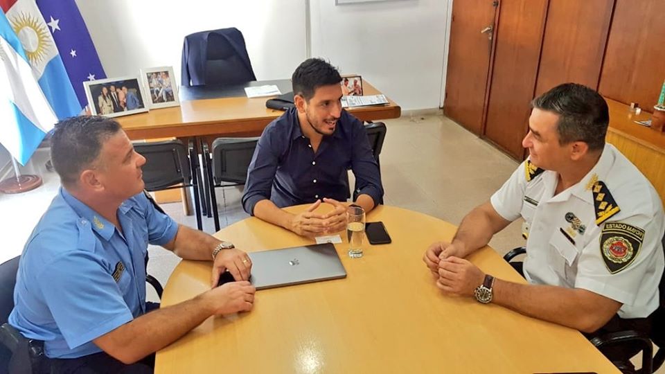Ferrer con Policia